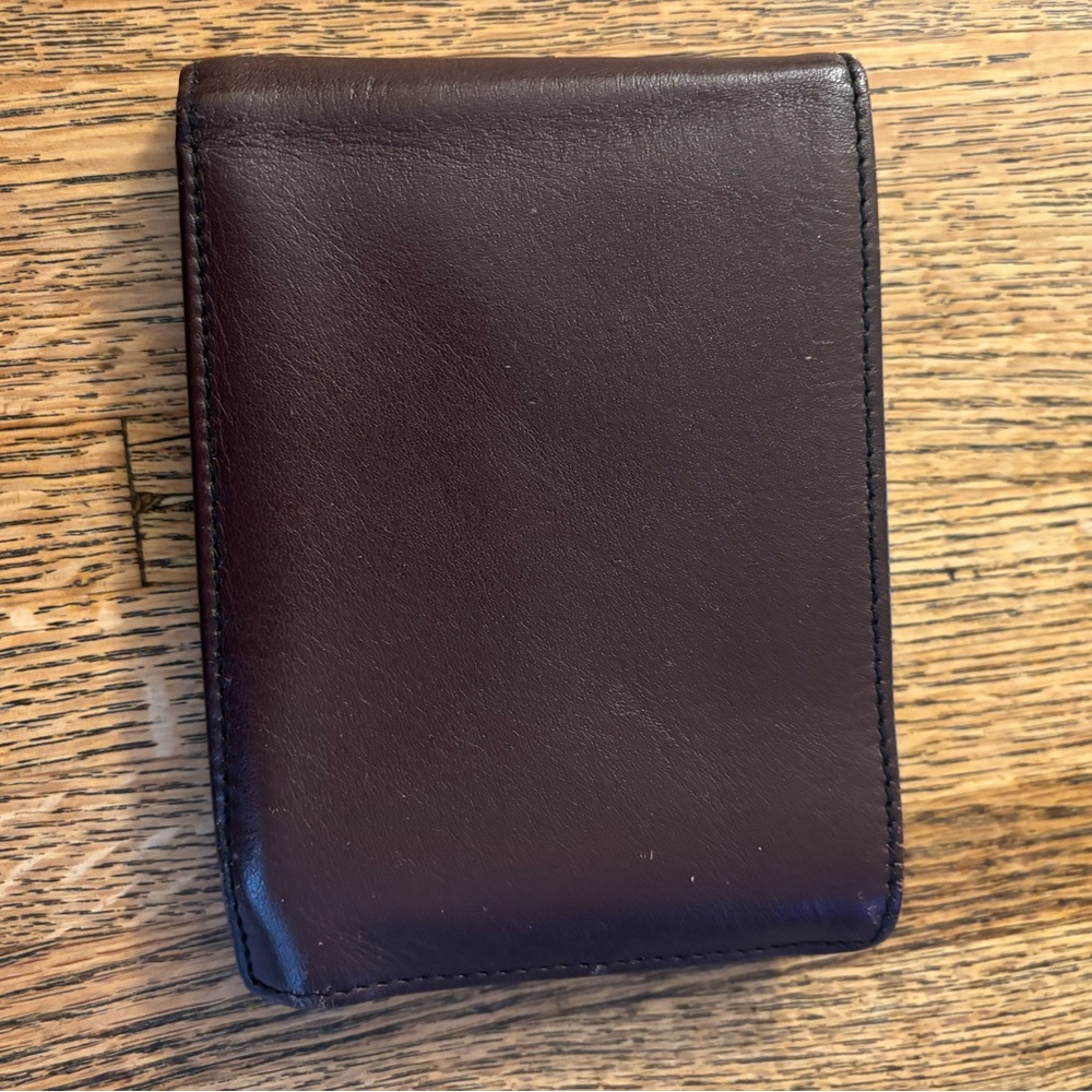 Vintage Exeter LTD brown cowhide leather wallet. Lots of credit card slo…
